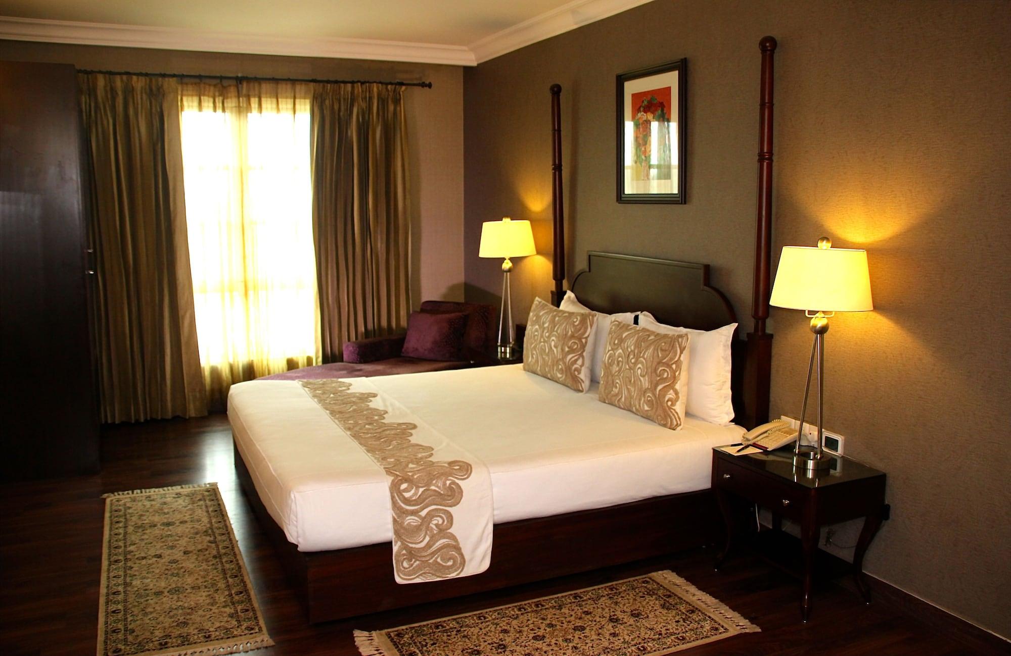 The Pllazio Hotel Gurgaon Exterior foto