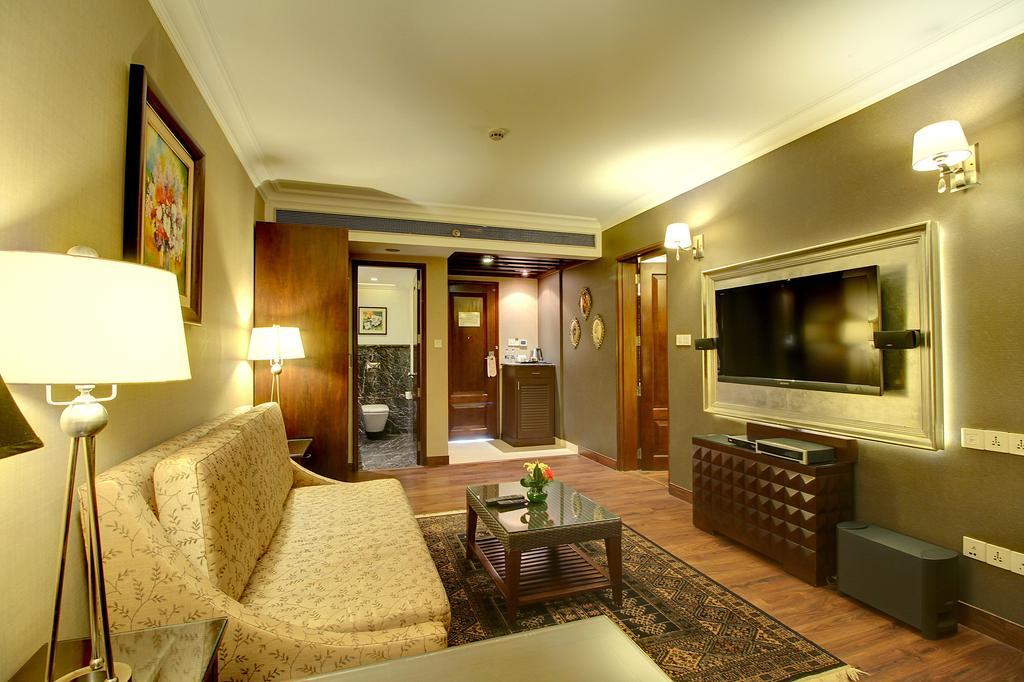 The Pllazio Hotel Gurgaon Exterior foto